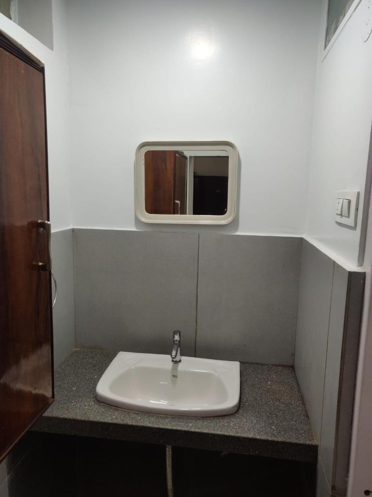 Hotel Parth Residency Kolhapur Ngoại thất bức ảnh